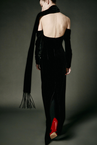 Шарф из бархата с кисточками